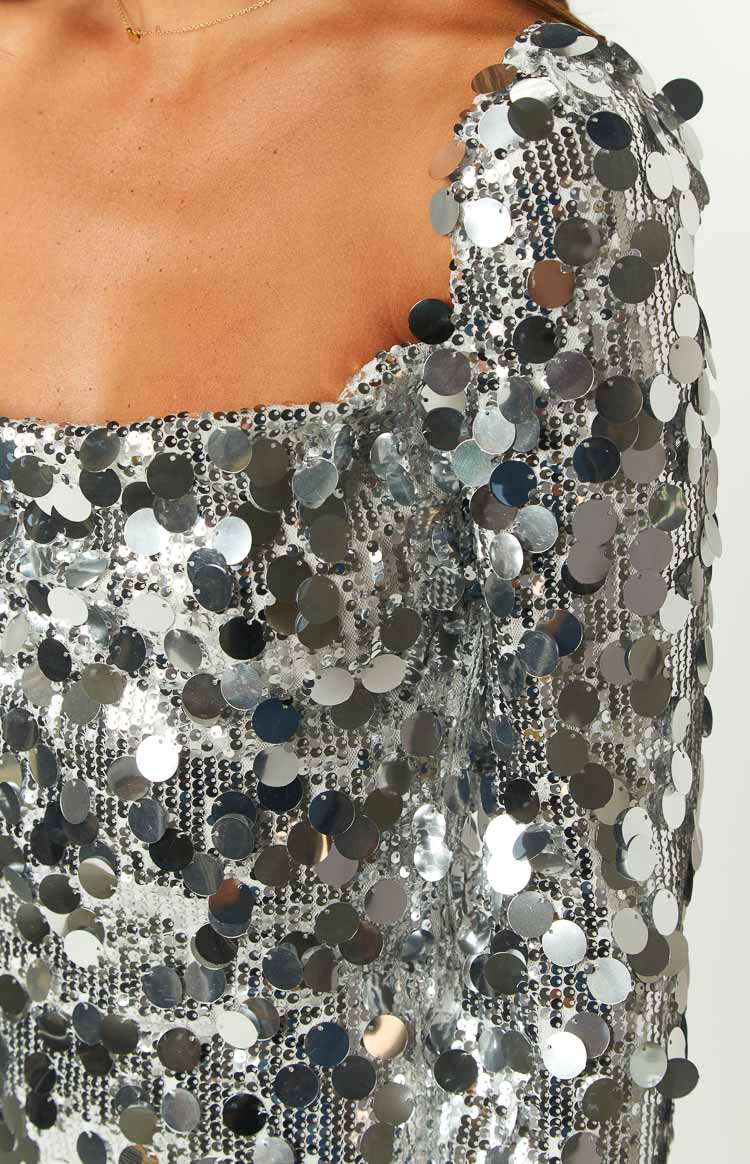 Manuela · Vestido corto de lentejuelas plateadas – Silvia Morel