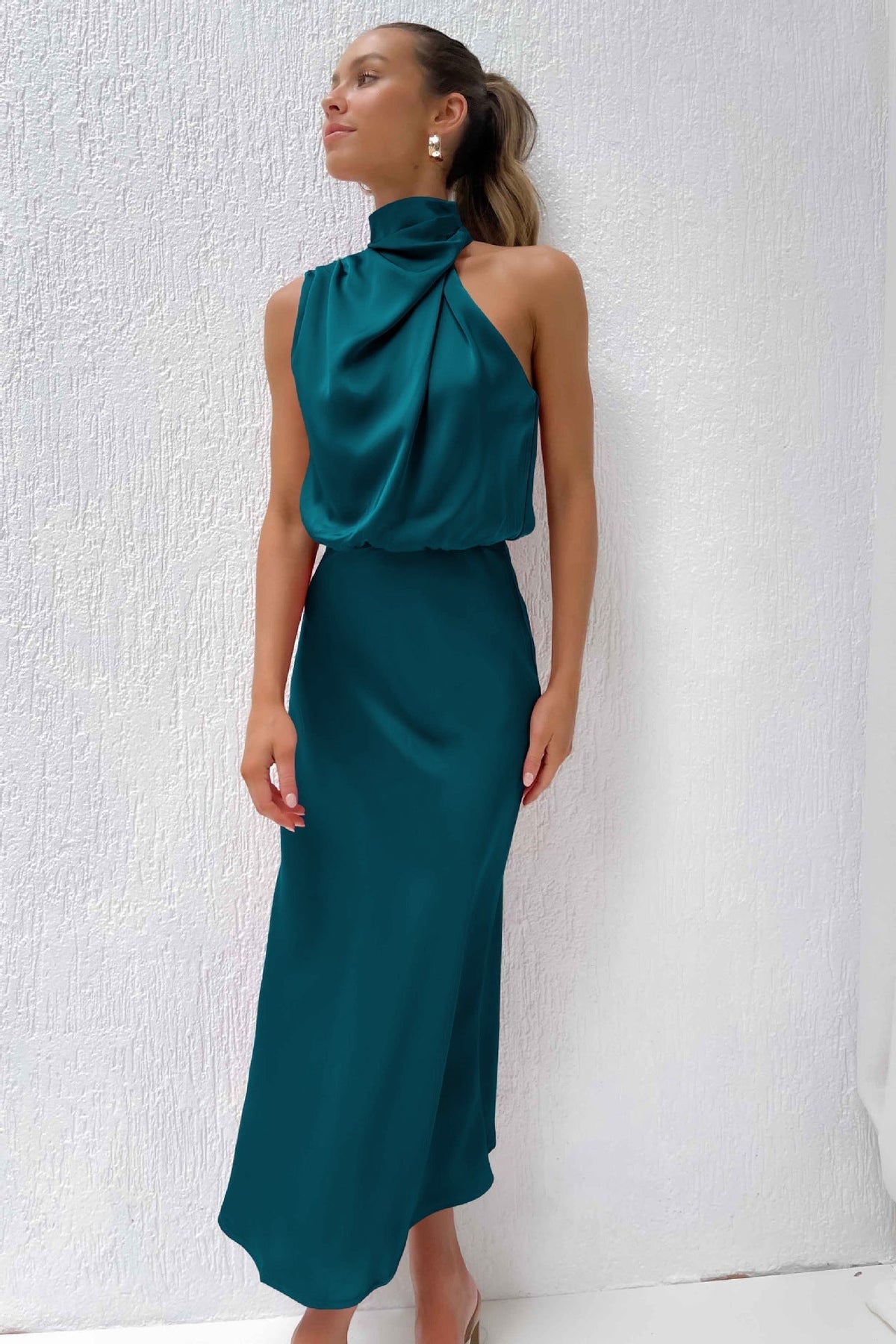 Cristina · Vestido largo satinado halter – Silvia Morel