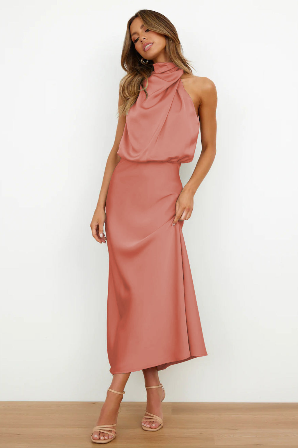 Cristina · Vestido largo satinado halter – Silvia Morel