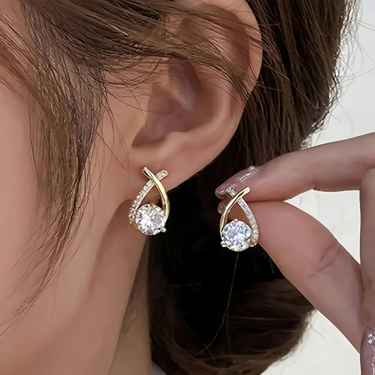Iris · Pendientes de cruz con circonitas – Silvia Morel