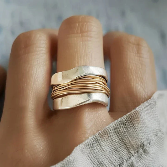 Talía · Anillo plateado con hilos dorados – Silvia Morel
