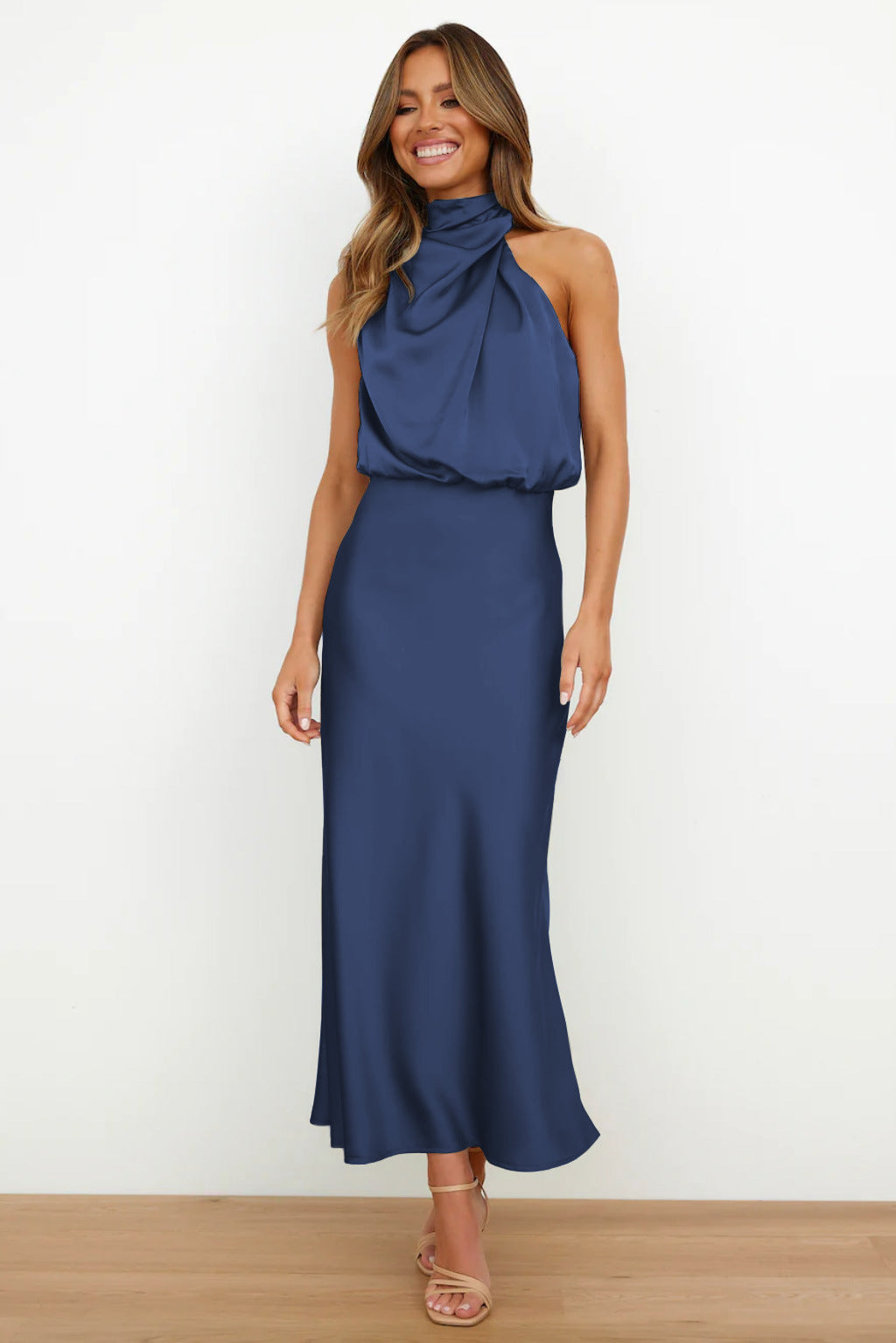 Cristina · Vestido largo satinado halter – Silvia Morel