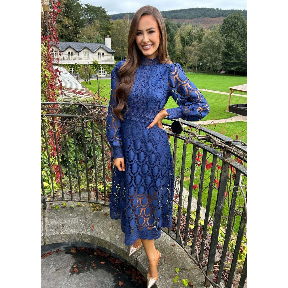 Isidora · Vestido de encaje moderno – Silvia Morel