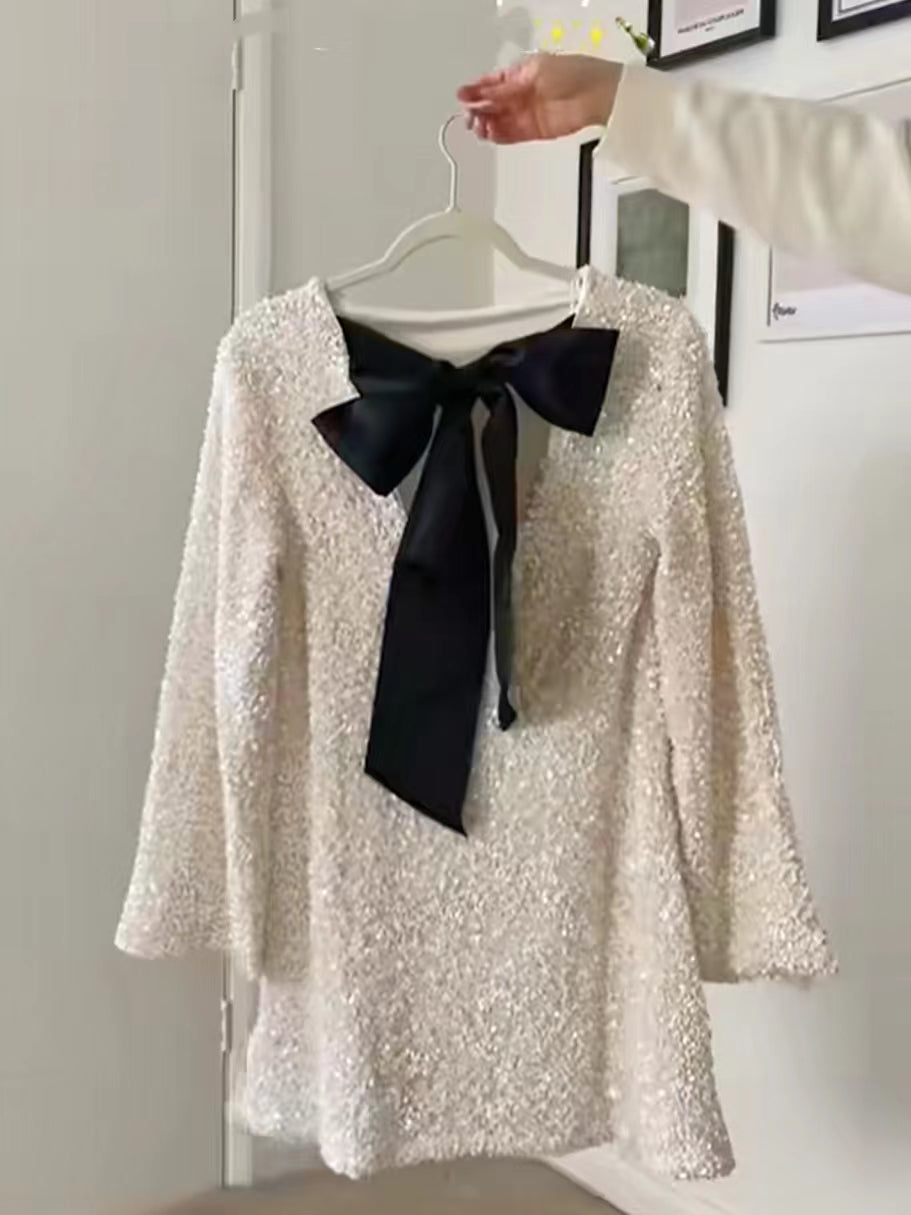 Leandra · Vestido de lentejuelas con lazo – Silvia Morel