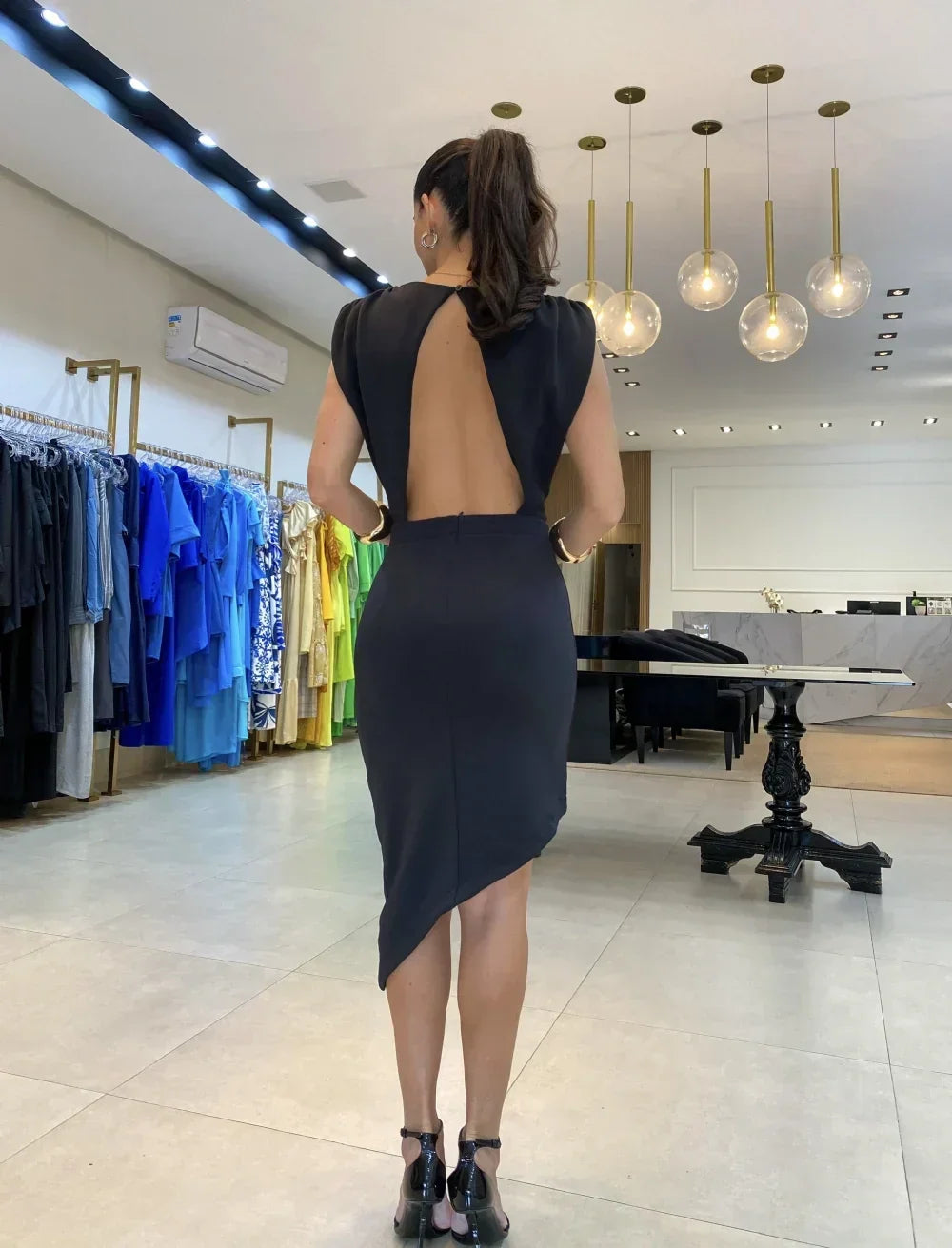 Gianna · Vestido asimétrico estructurado – Silvia Morel