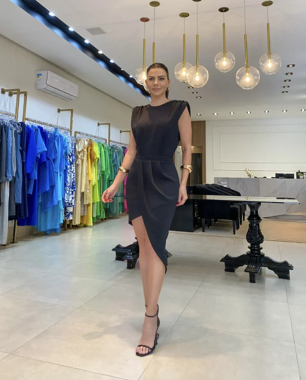 Gianna · Vestido asimétrico estructurado – Silvia Morel