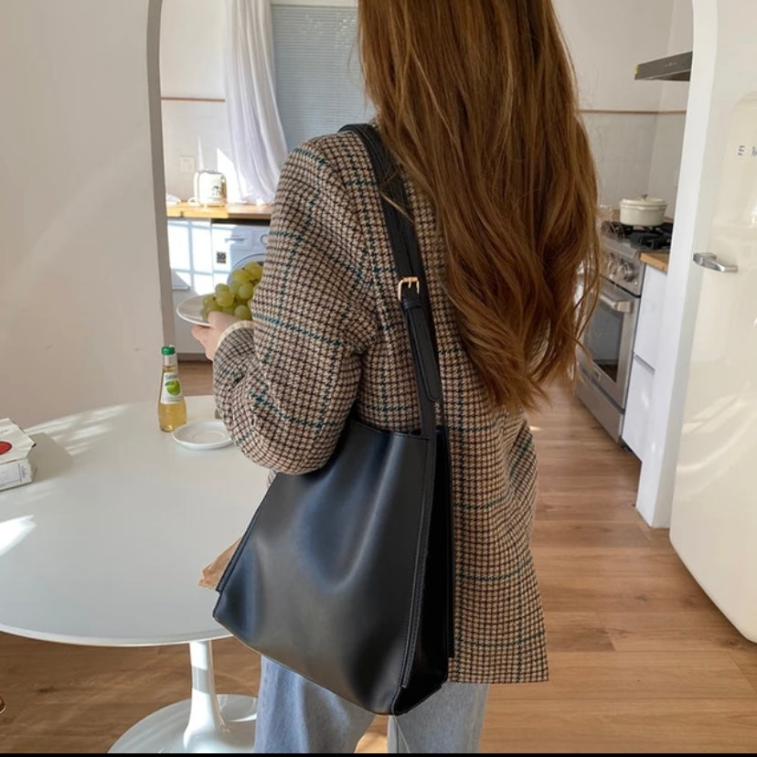 Montjuïc · Bolso de mano elegante – Silvia Morel