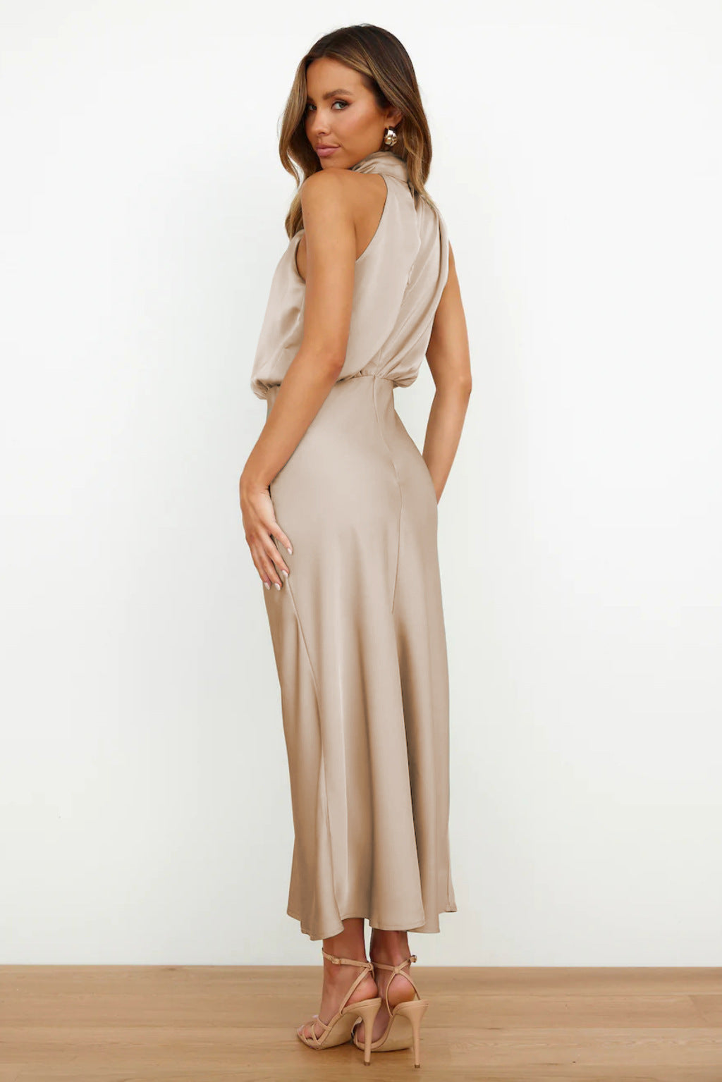 Cristina · Vestido largo satinado halter – Silvia Morel