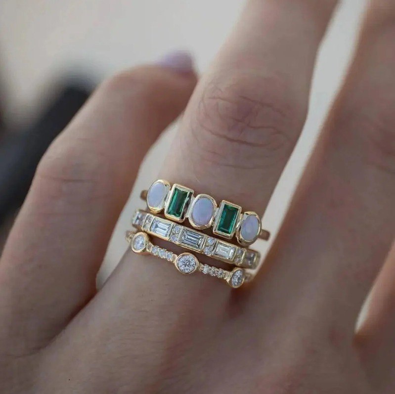 Brillo · Anillo con piedras brillantes – Silvia Morel