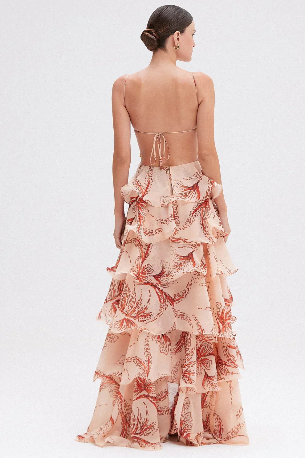 Amanda · Vestido con volantes y escote joya – Silvia Morel