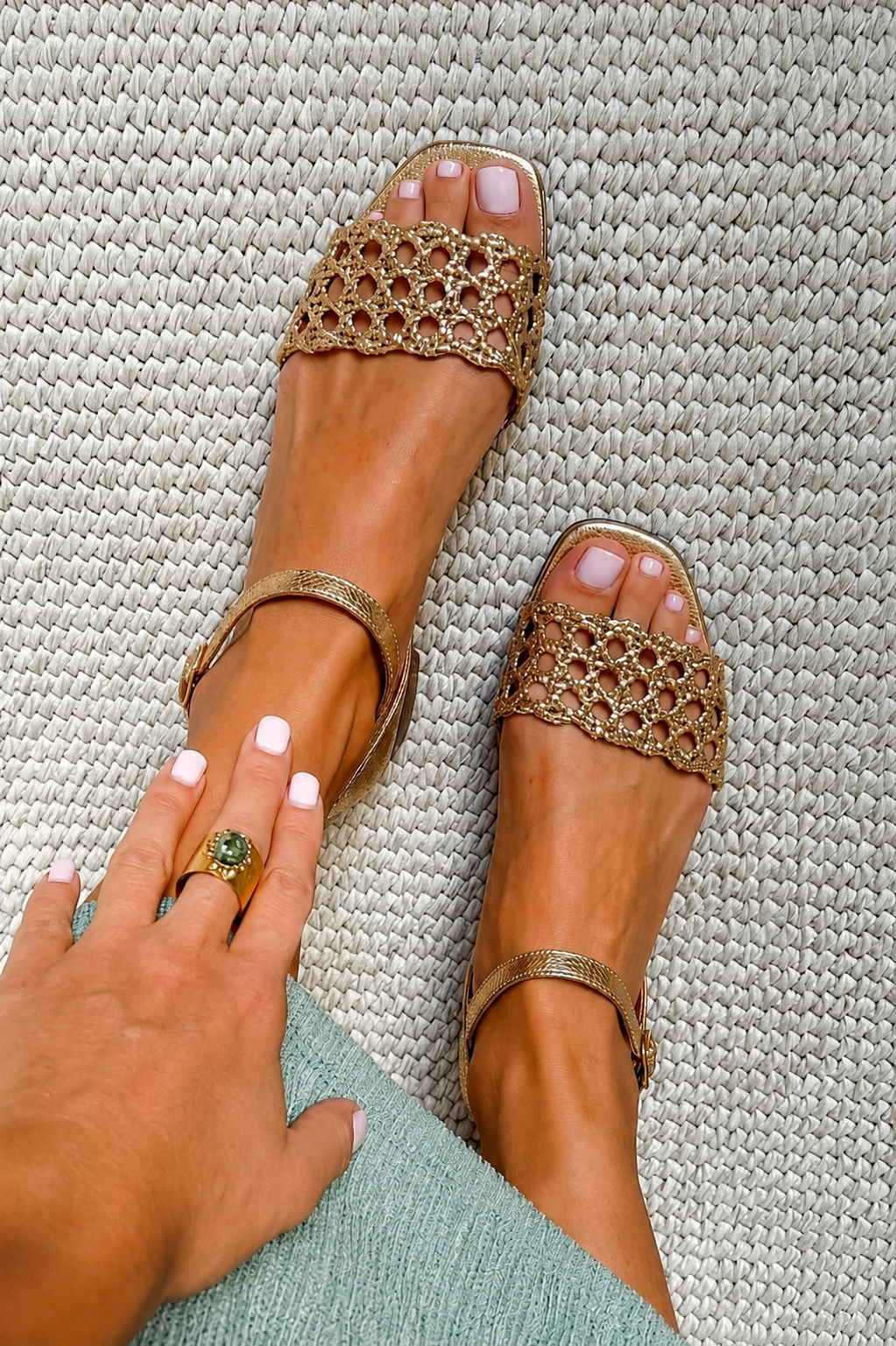 Isabel · Sandalias doradas con pulsera – Silvia Morel