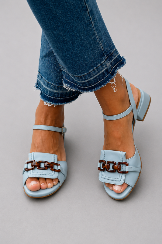 Helena · Sandalias azules con detalle frontal – Silvia Morel