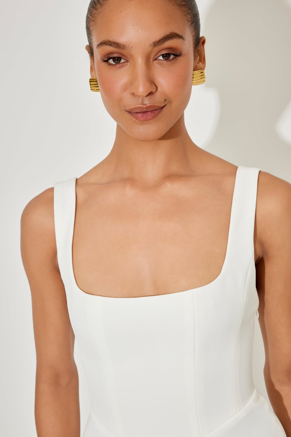 Lía · Vestido midi de escote cuadrado – Silvia Morel