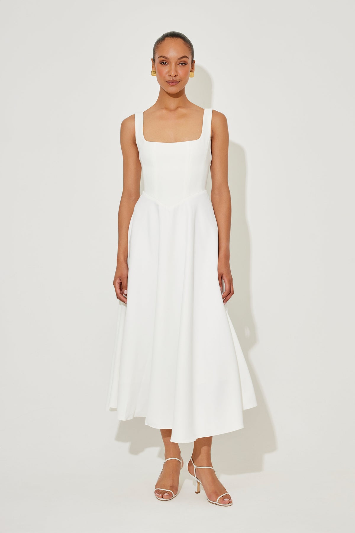 Lía · Vestido midi de escote cuadrado – Silvia Morel