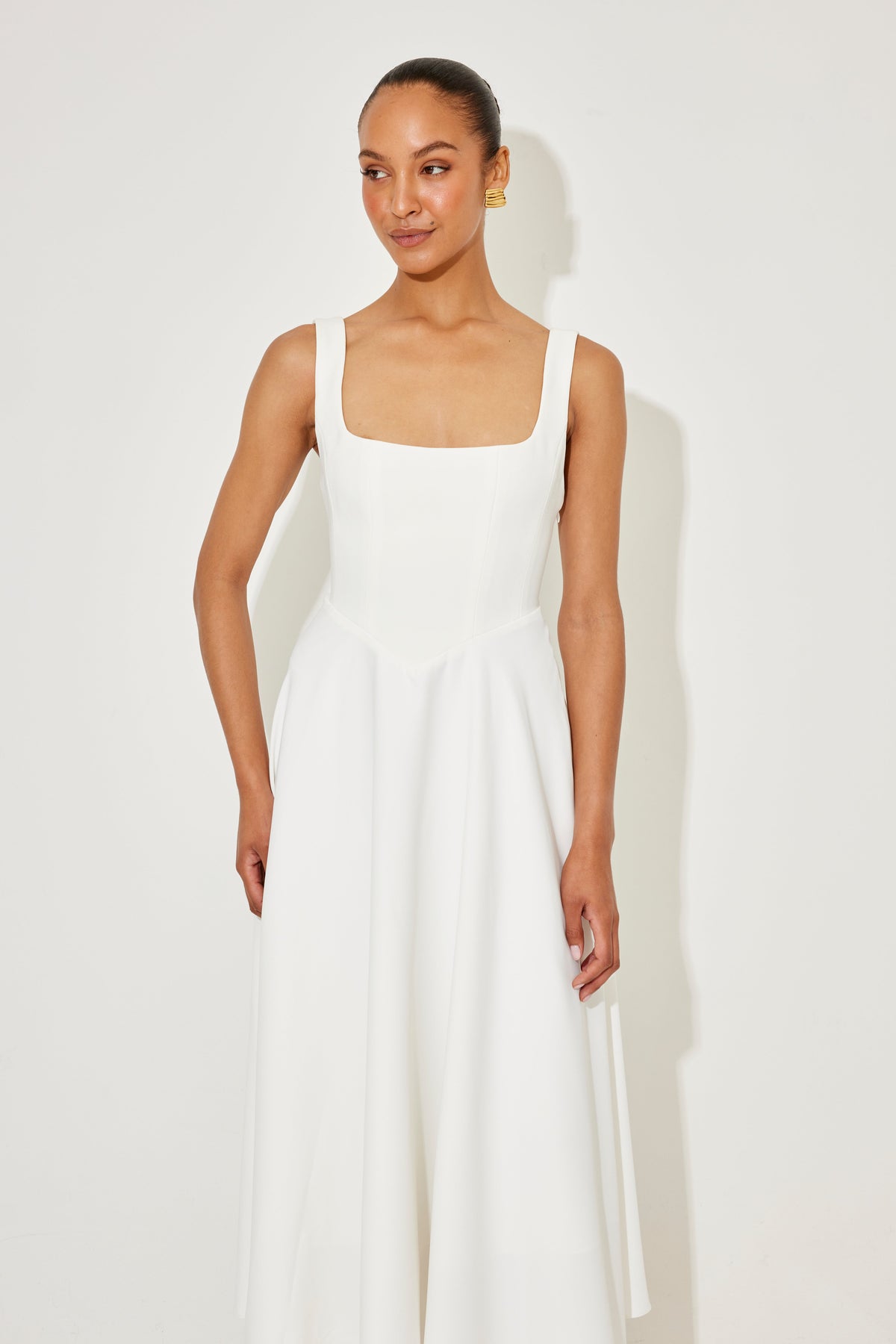 Lía · Vestido midi de escote cuadrado – Silvia Morel