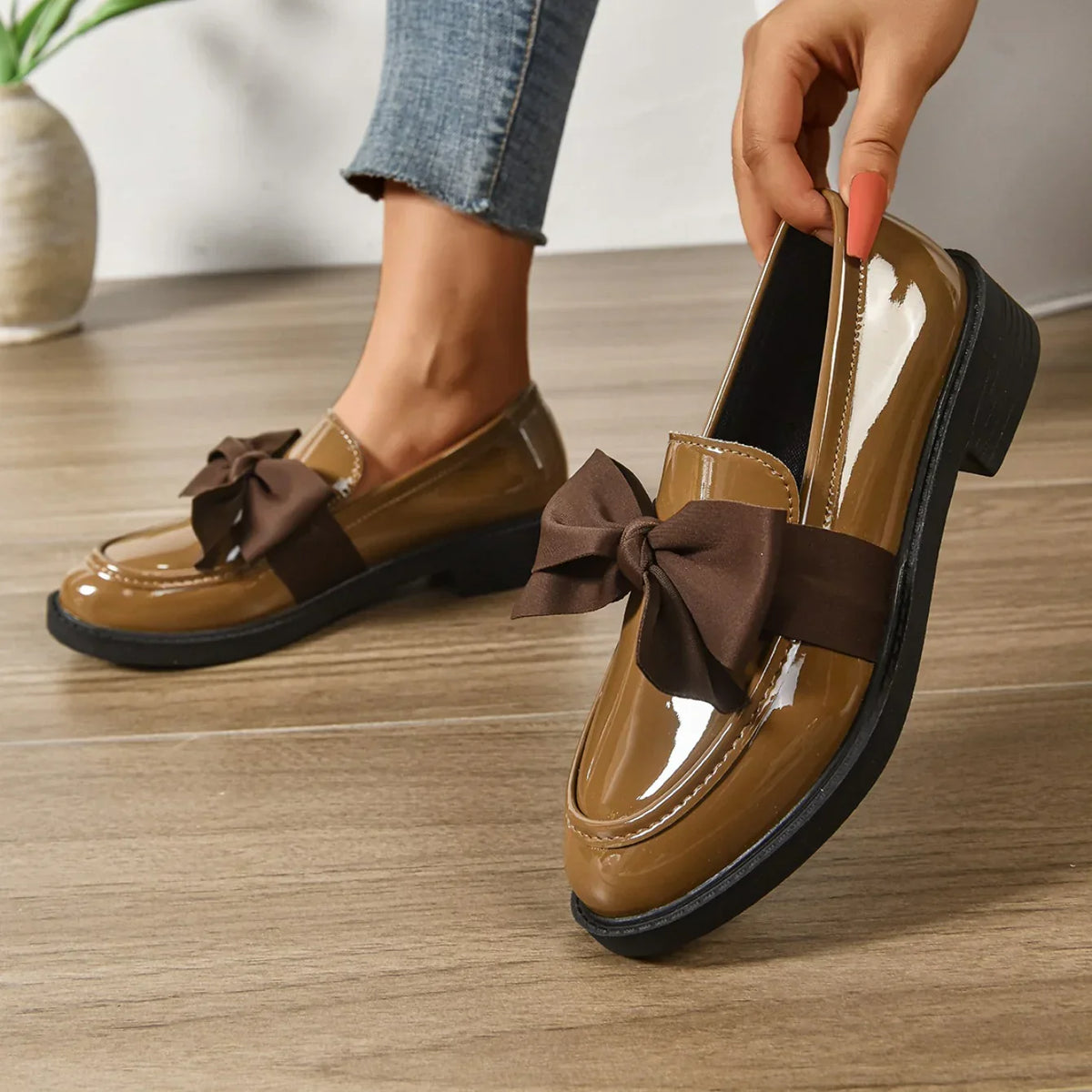 Consuelo · Zapatos planos con lazo – Silvia Morel