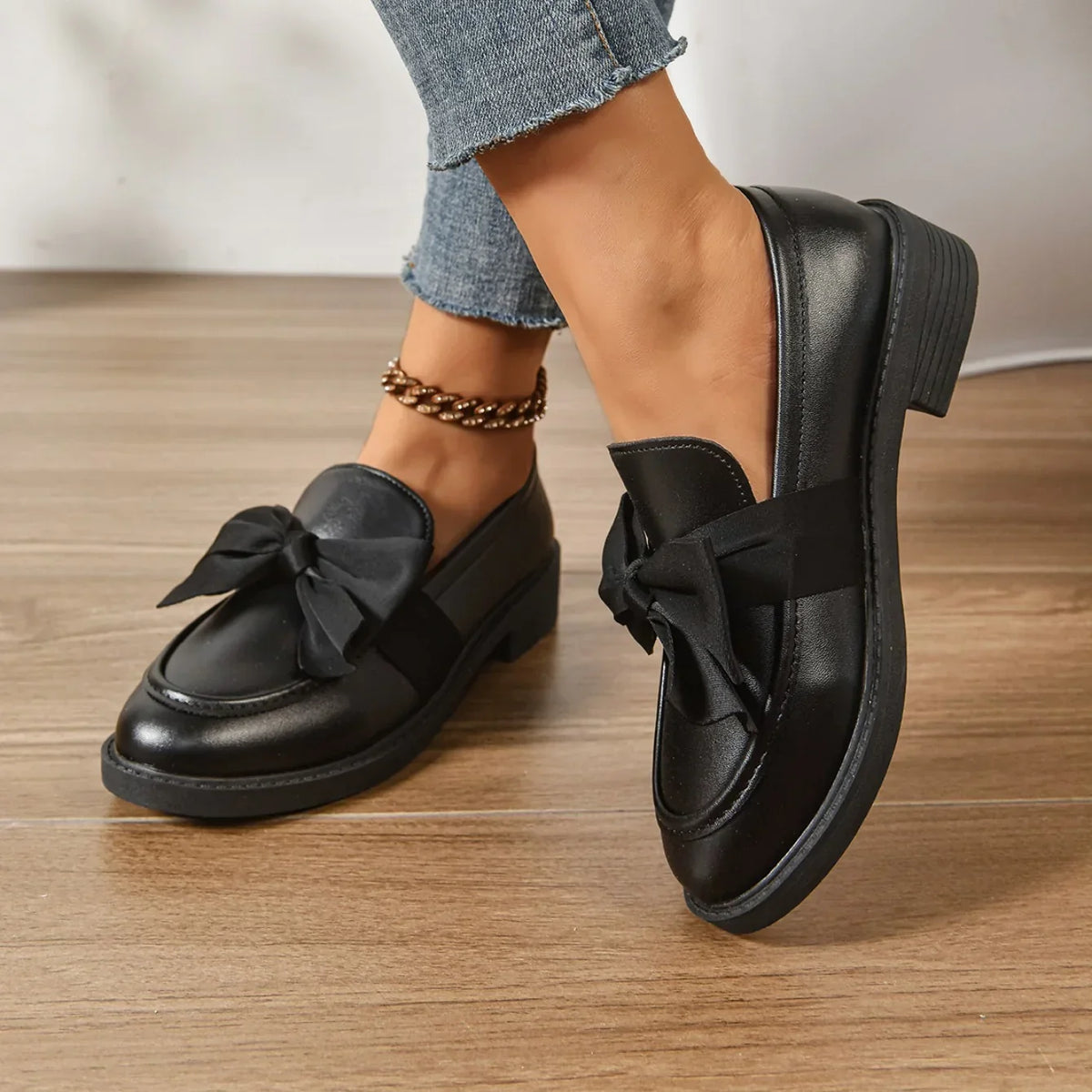 Consuelo · Zapatos planos con lazo – Silvia Morel