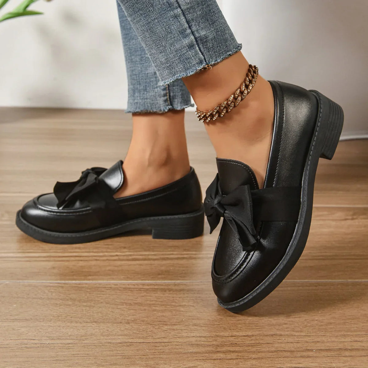 Consuelo · Zapatos planos con lazo – Silvia Morel
