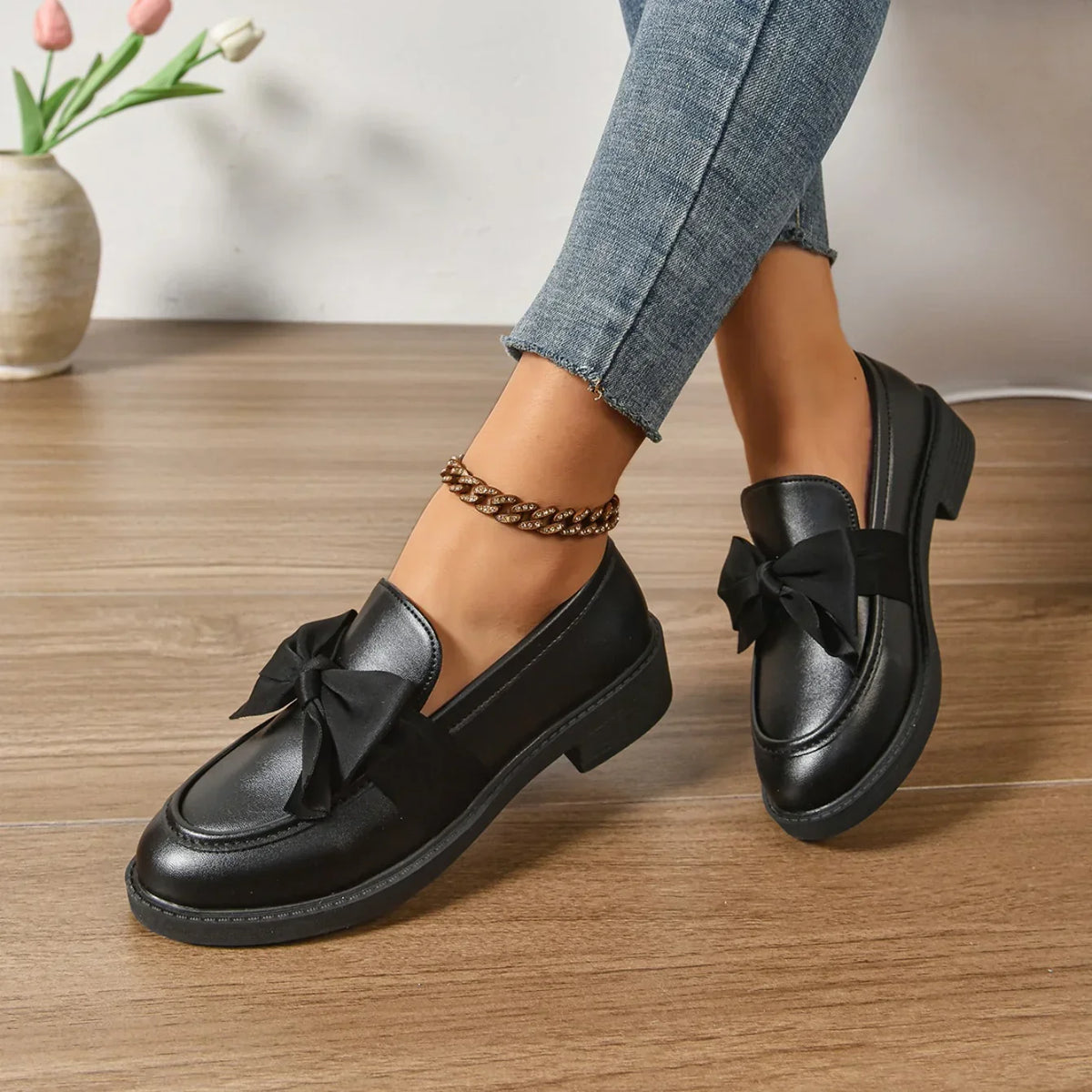 Consuelo · Zapatos planos con lazo – Silvia Morel