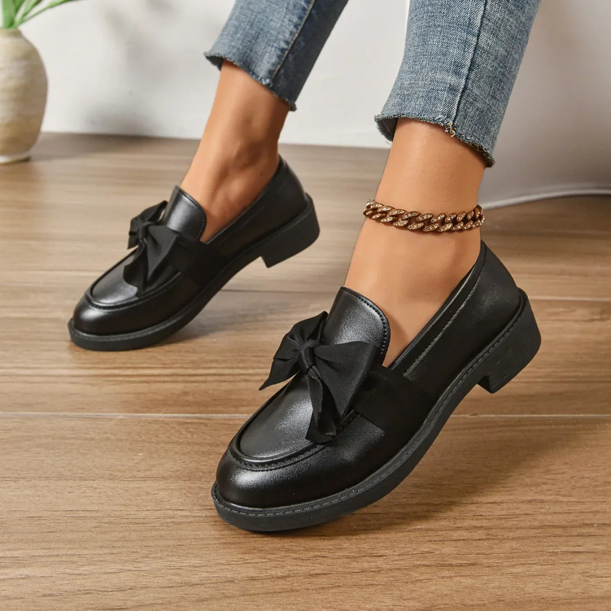 Consuelo · Zapatos planos con lazo – Silvia Morel