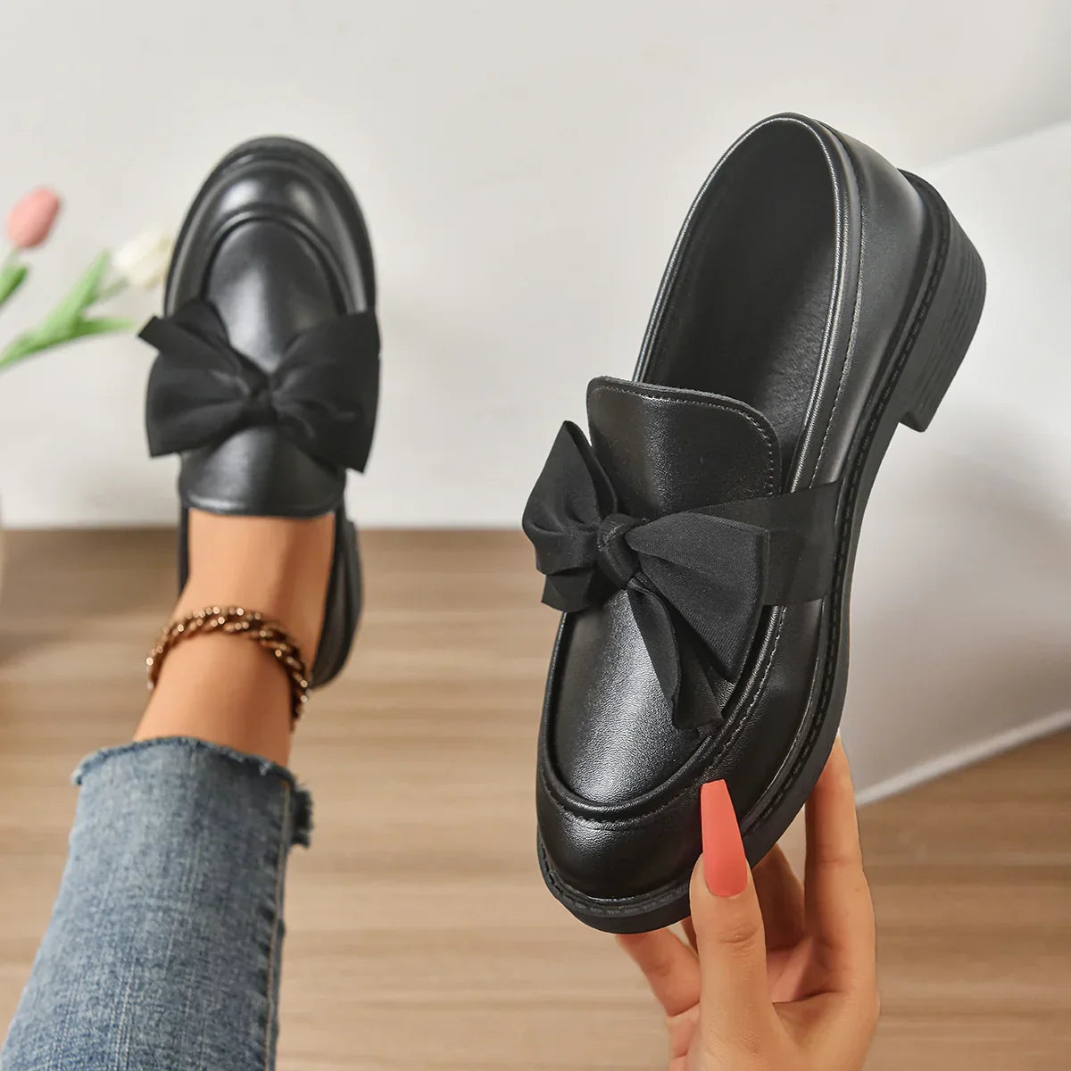Consuelo · Zapatos planos con lazo – Silvia Morel