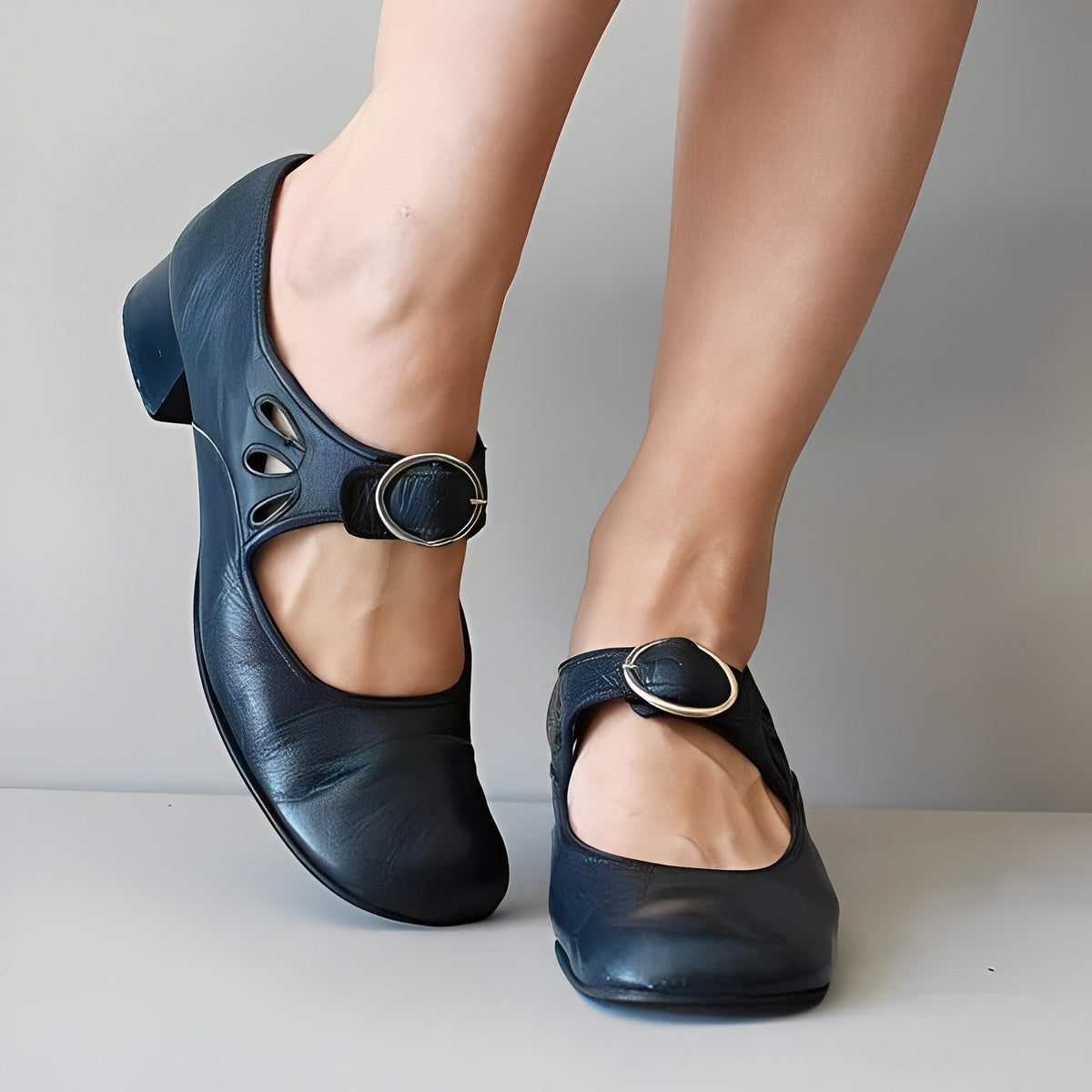 Dolores · Zapatos vintage de tacón bajo – Silvia Morel