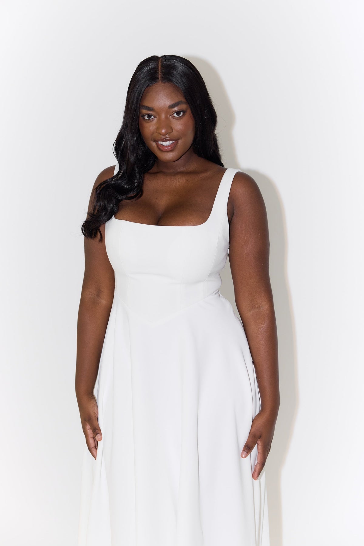 Lía · Vestido midi de escote cuadrado – Silvia Morel