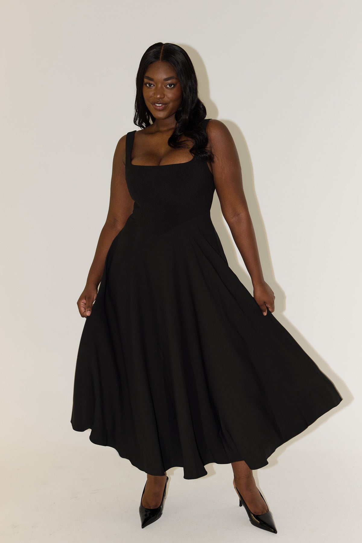 Lía · Vestido midi de escote cuadrado – Silvia Morel