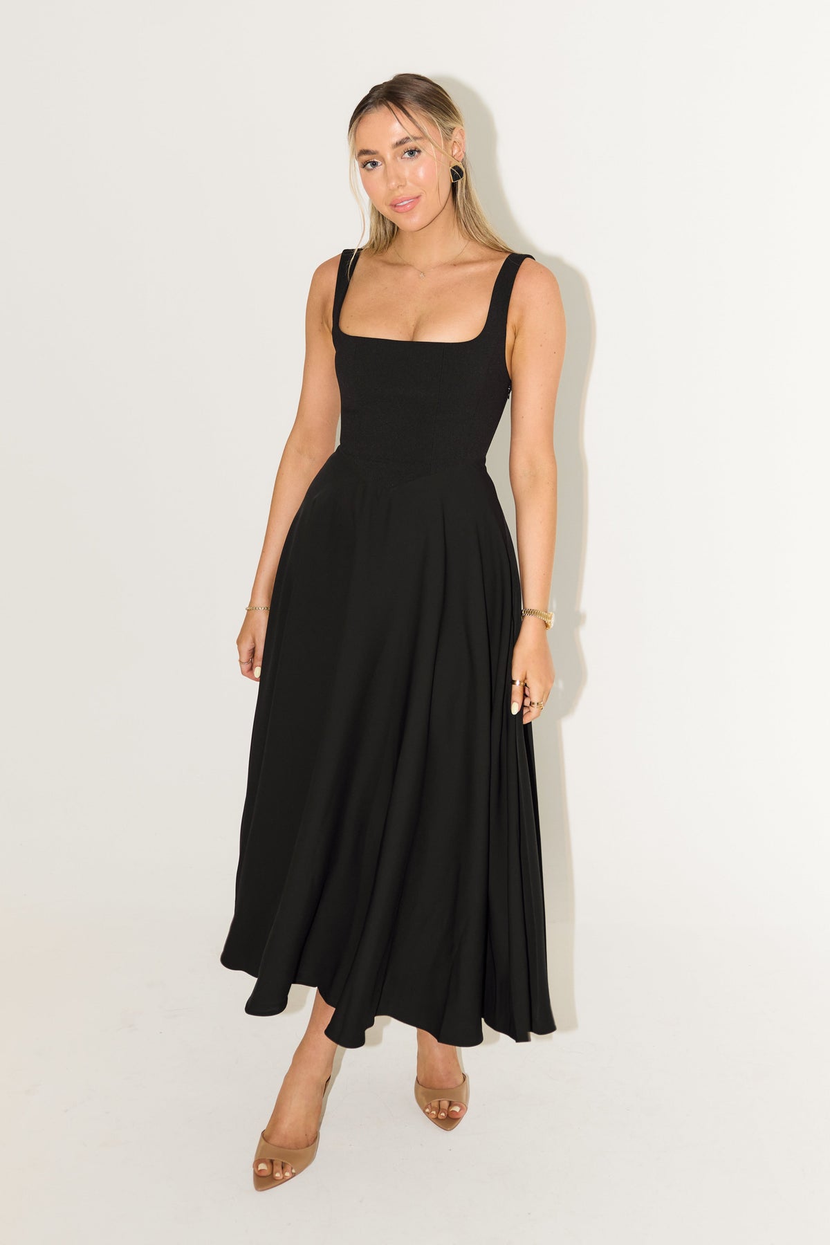 Lía · Vestido midi de escote cuadrado – Silvia Morel