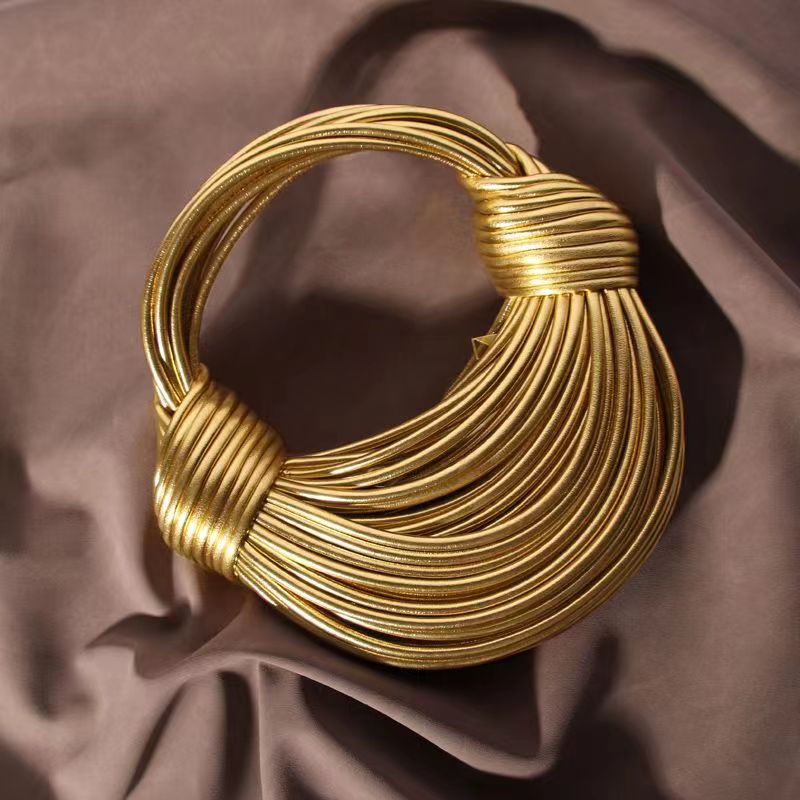 Amelia · Bolso dorado de nudos – Silvia Morel