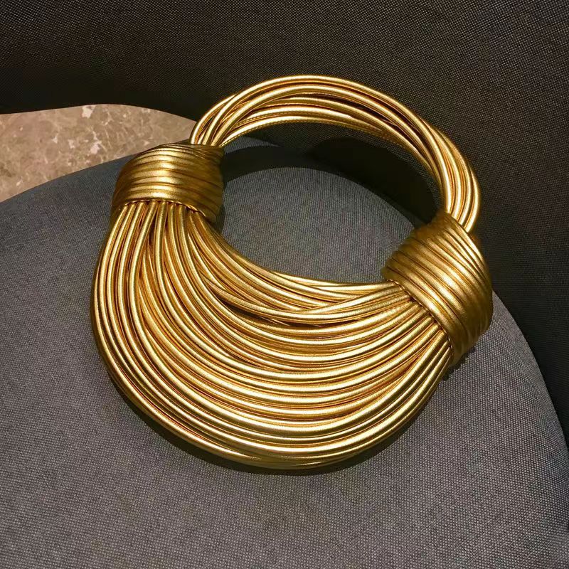 Amelia · Bolso dorado de nudos – Silvia Morel