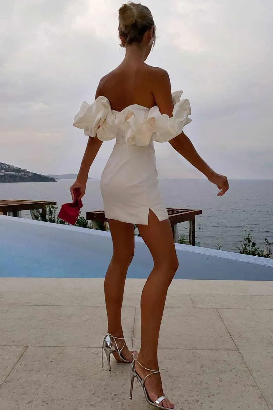 Chic · Vestido corto ajustado a la cadera – Silvia Morel