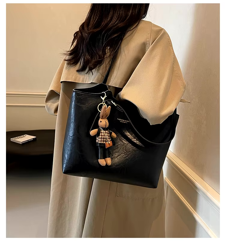 Nicole · Bolso tote vintage con dije – Silvia Morel