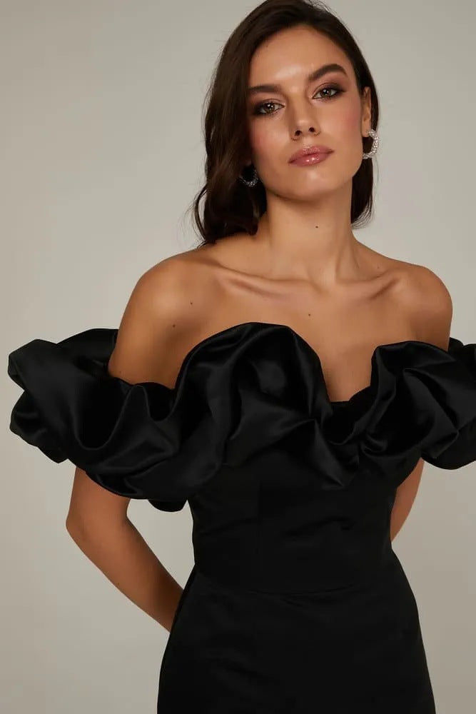 Chic · Vestido corto ajustado a la cadera – Silvia Morel