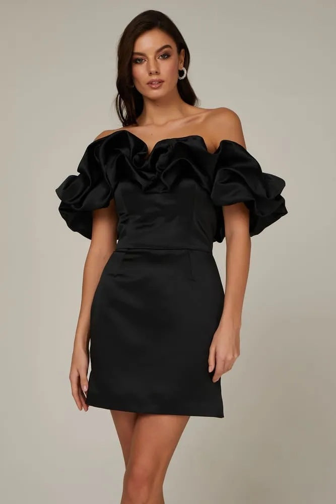 Chic · Vestido corto ajustado a la cadera – Silvia Morel