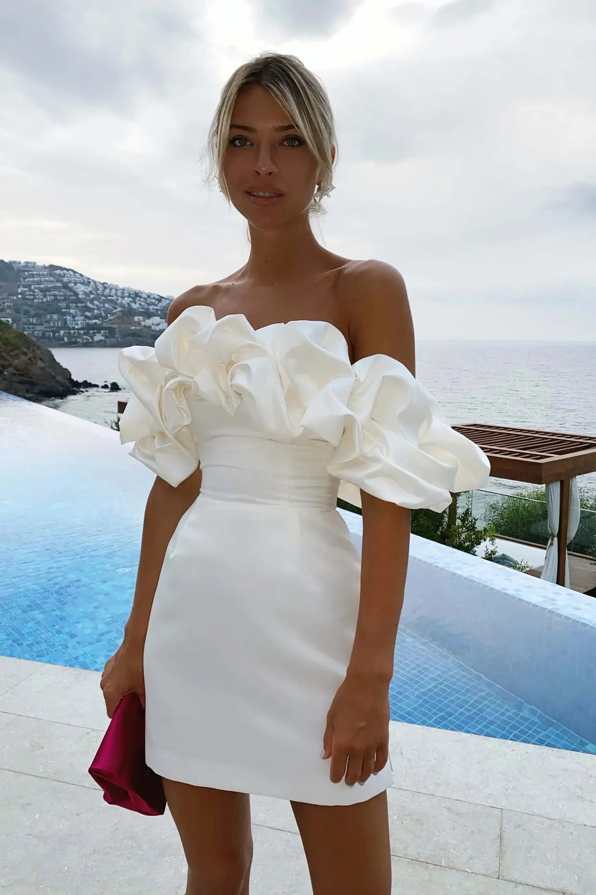 Chic · Vestido corto ajustado a la cadera – Silvia Morel