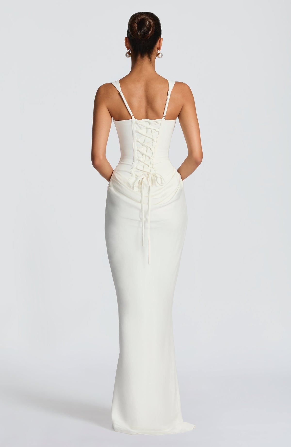 Ivana · Vestido largo satinado de escote cuadrado – Silvia Morel