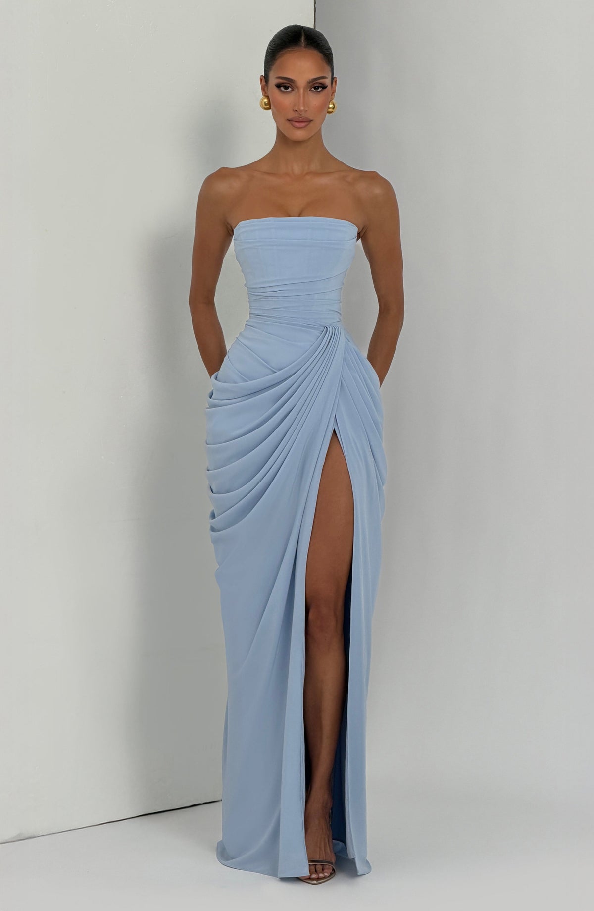 Celeste · Vestido largo palabra de honor – Silvia Morel