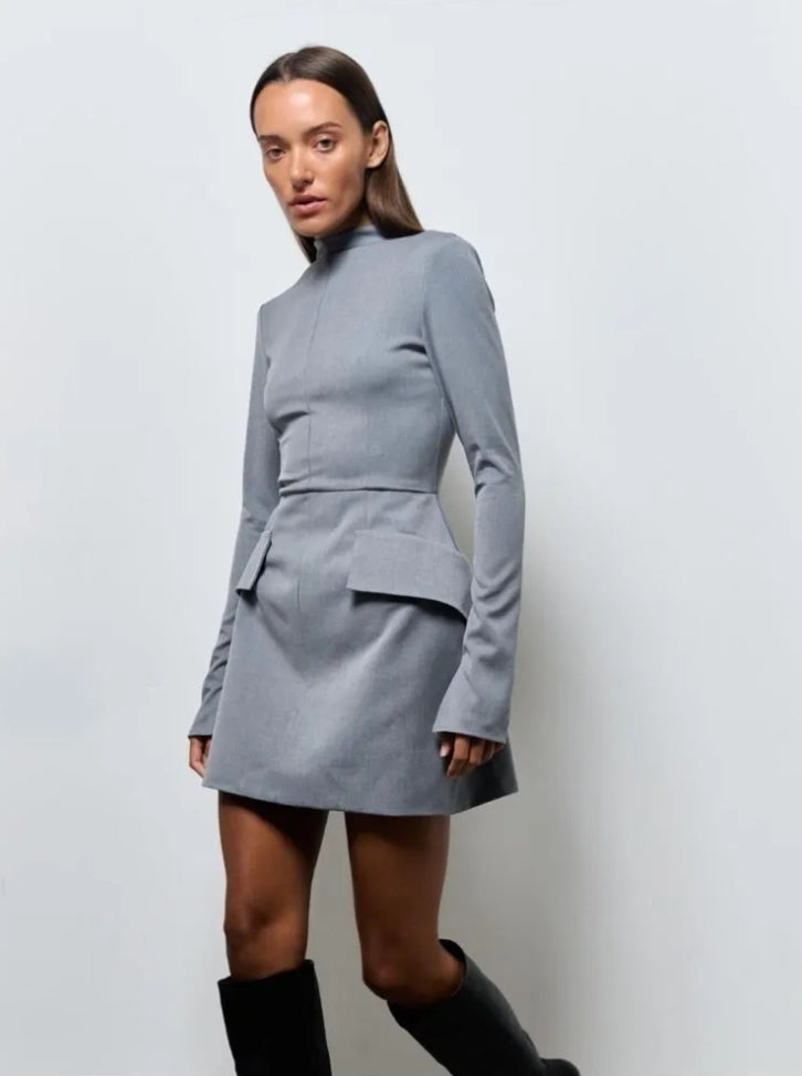 Vilma · Vestido corto de cuello alto con bolsillos – Silvia Morel
