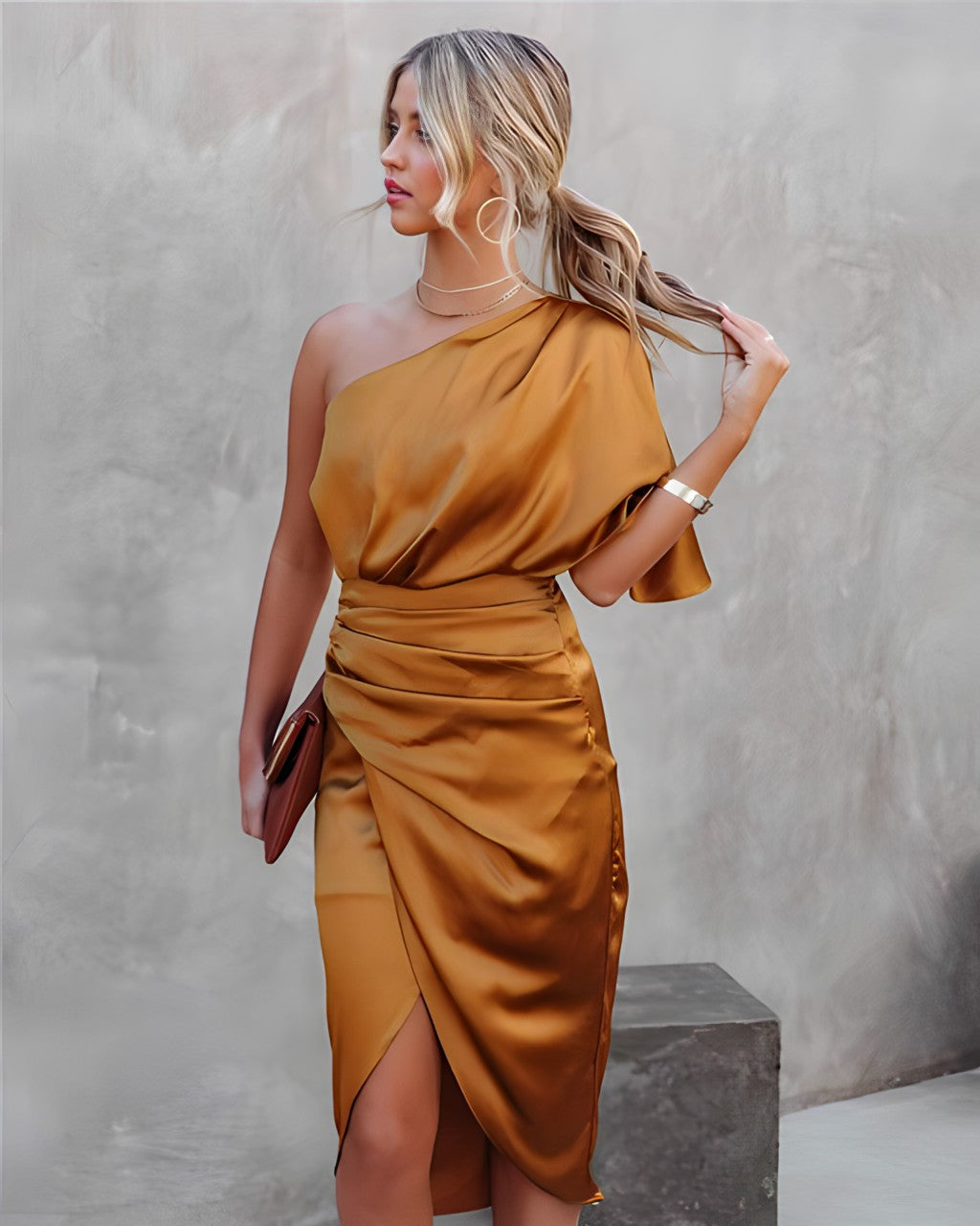 Daniela · Vestido largo plisado de una manga – Silvia Morel