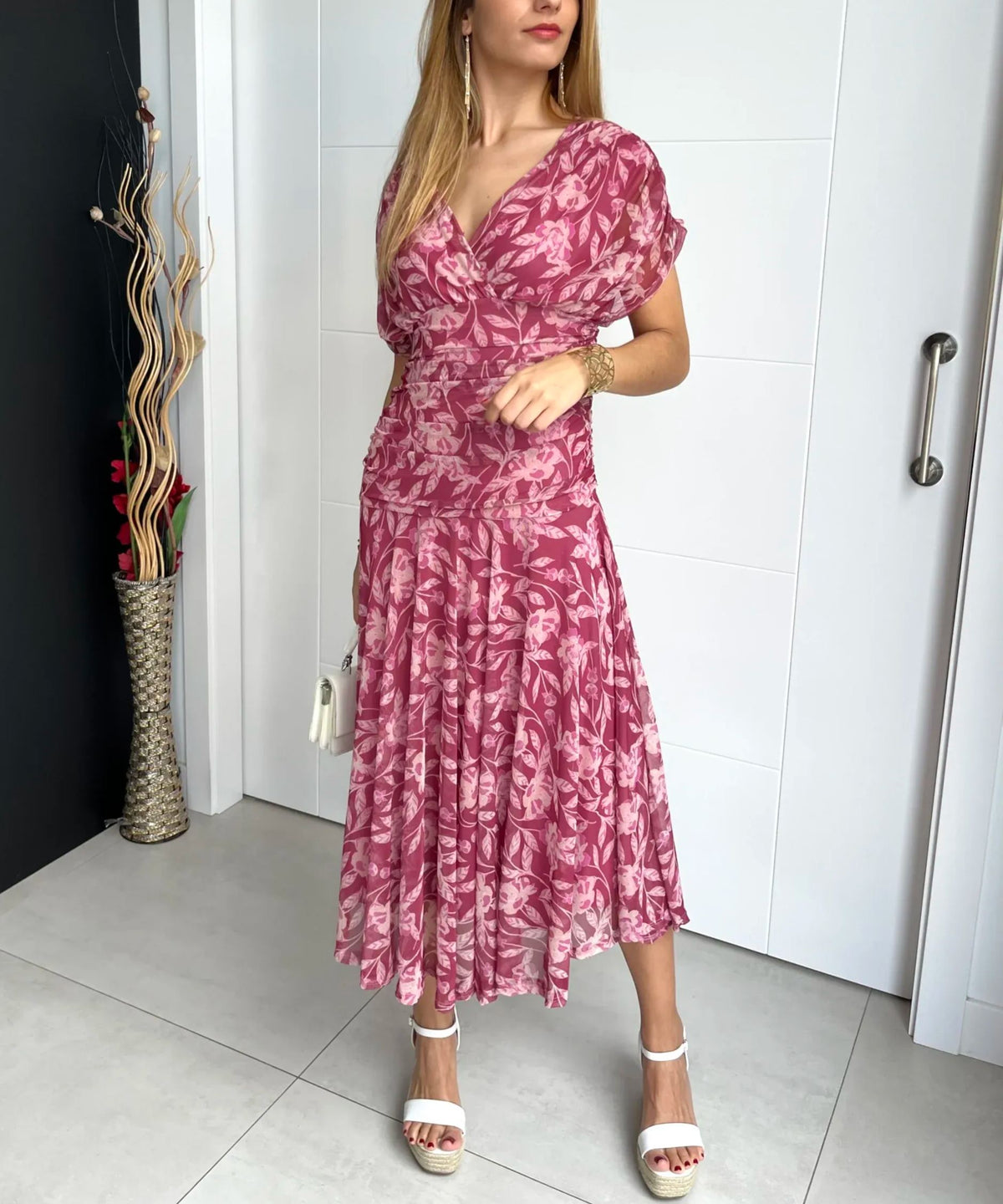 Vicenta · Vestido floral de hombros ajustables – Silvia Morel