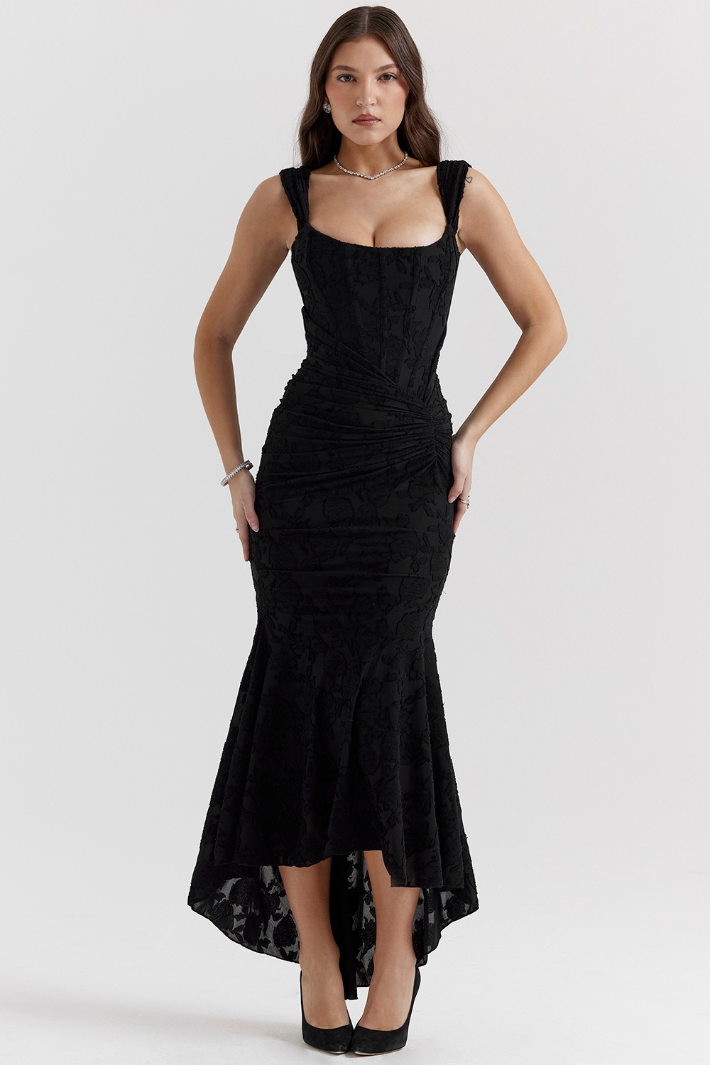 Pilar · Vestido largo de encaje con corsé – Silvia Morel